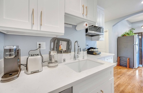 East Pasadena House | Spacious Pasadena home Near Cal Tech & Old Town
