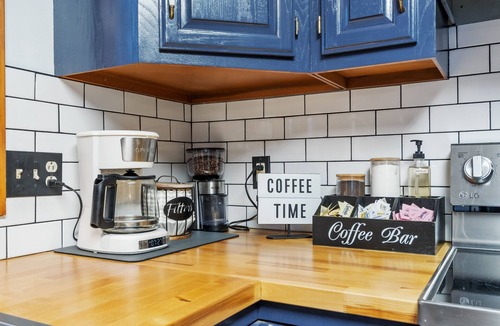 Orange House | Spacious Pet Friendly Waterfront w/Hot Tub & Yogo Studio-Sleeps 12!