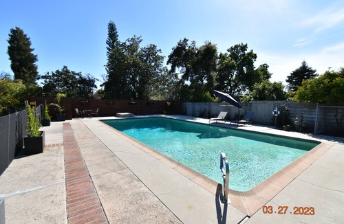 Lamanda Park House | Spacious Pool House