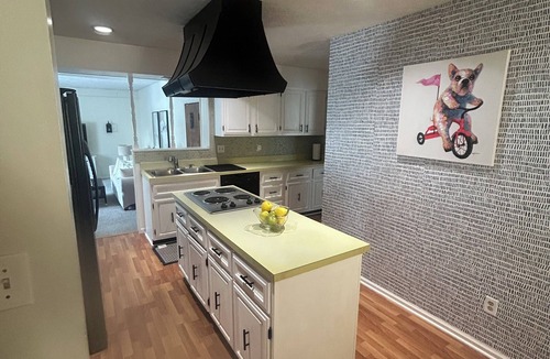 Bedford Heights House | Spacious & quiet near hospitals, shopping, CVNP, and casinos with game room
