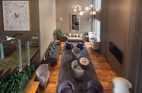 Downtown Cleveland Hotel | Spacious Room in DT Cleveland - Walk to Night Entertainment and Stadiums
