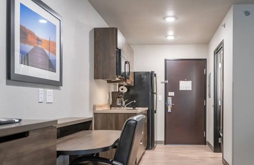 Rogers Hotel | Spacious Room w/Kitchen, Pet-Friendly & Free Parking for Extended & Short Stays