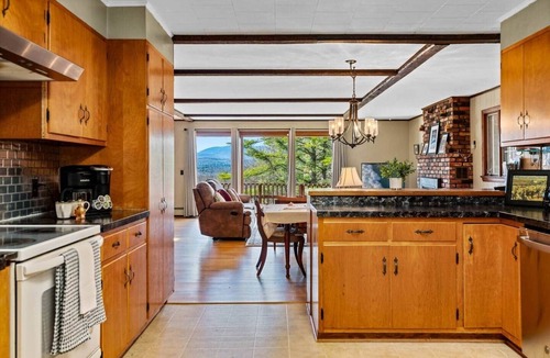 Eastern Vermont Ski Chalet | Spacious Ski Home - 10 Miles to Stowe 3 bed 4 bath
