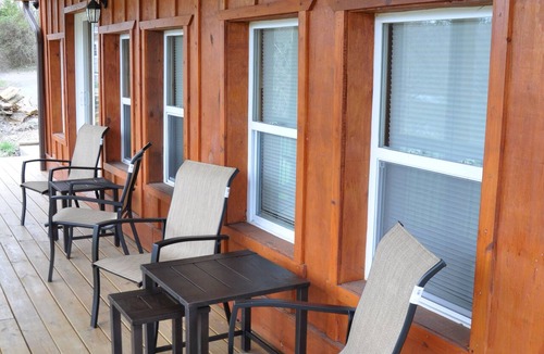 Urbana Apartment | Spacious Studio on Monocacy River, Sleeps 4, Full Bath, Kitchenette.