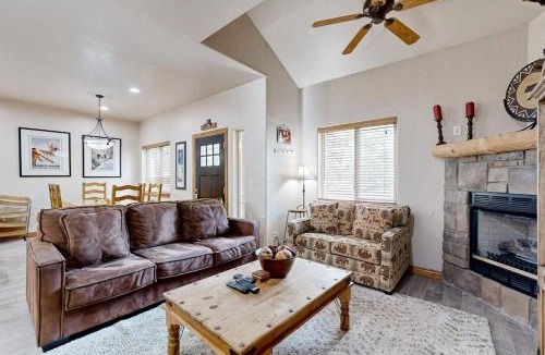 Bear Hollow Village House | Spacious Townhouse with Private Hot Tub & Shared Pool - Near Ski Resort