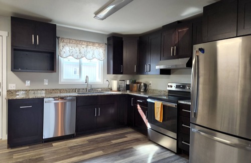 Sand Lake Apartment | spacious updated 2 BR apartment, minutes from the airport