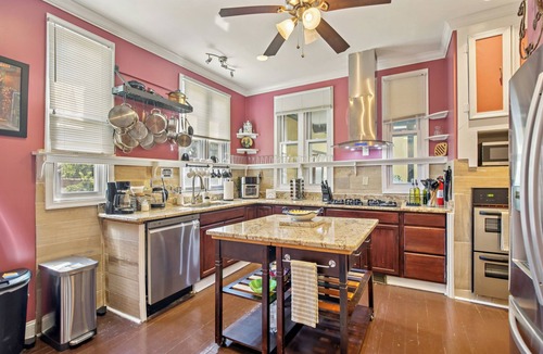 Irvington House | Spacious Victorian house in delightful Baltimore with porch & large yard