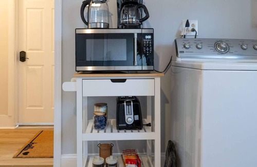 Winter Hill Apartment | Spacious w Yard + Outdoor +Parking | T Harvard MIT