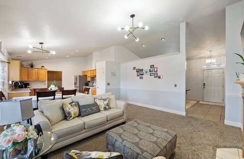West Valley City House | Spacious Warm/cozy home-Salt Lake-Golf-Ski-hiking