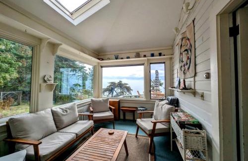 Hancock Point House | Spacious Waterfront Cottage with Private Beach and Deck, Near Acadia National Park in Hancock Point, Maine