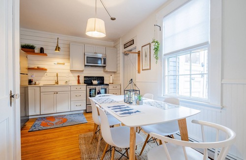 West End House | Spacious West End Retreat, Walk Everywhere, Prime Portland Location