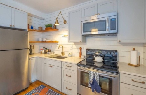 West End House | Spacious West End Retreat. Walk Everywhere, Prime Location. 5 BR/3BTH. 6 BEDS.