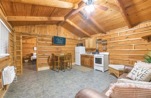 Madill Hotel | Spacious Wooden Suite #5 By The Lake at Texoma Shores Resort