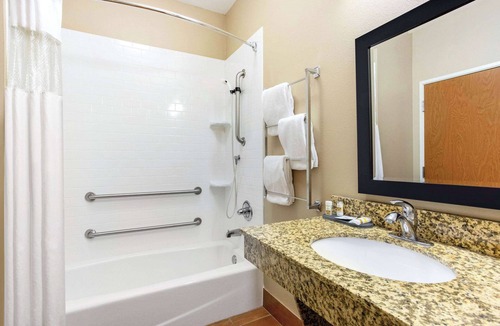 Plainfield Hotel | Spark by Hilton Plainfield Indianapolis