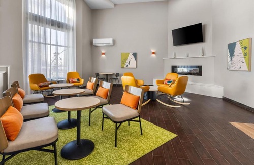 Glendale Hotel | Spark by Hilton Salt Lake City Central