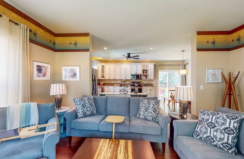 Edgewater House | Splendid dog friendly home within walking distance to beach & play area
