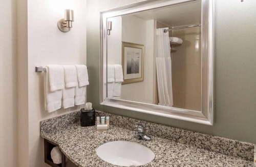 North Little Rock Hotel | Sports Fan Haven: Indoor Pool, Walk to Ballpark. Quick drive to River Market.