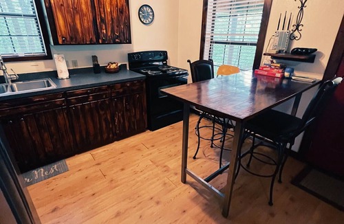 Hochatown Cabin | Spring Hill Cozy Retreat | Studio Cabin with Hot Tub