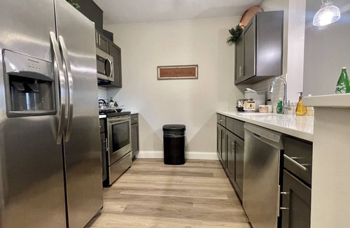 Newark Apartment | Spring Suite 15