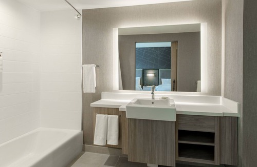 Bermuda Hotel | SpringHill Suites Chester