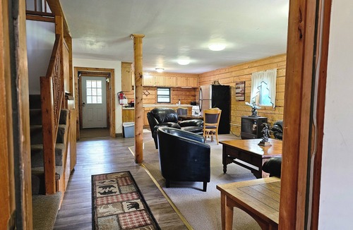 Kenny Lake Cabin | Spruce House: 8 Bedroom Family Cabin