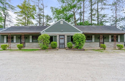 Holderness House | Squam Waterfront 2 bed 1 bath rental (Suite 6)