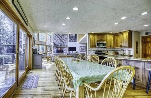 Davis House | SRL5- Lakefront Family Retreat! Old Timberline! A/C! Firepit!