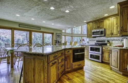 Davis House | SRL5- Lakefront Family Retreat! Old Timberline! A/C! Firepit!