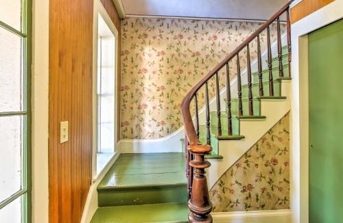 Poquetanuck Apartment | Stagecoach Inn-Historic Home with Patio by Casinos!