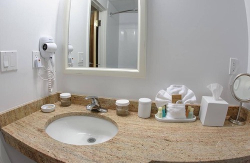 Norwalk Hotel | Standard King Bedroom W/Gym & Restaurant on Site!