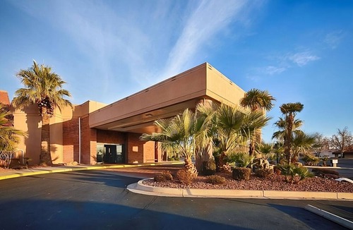 St. George Hotel | Standard King Unit | Pet Friendly Stay Near St. George Conference Center & Bluff