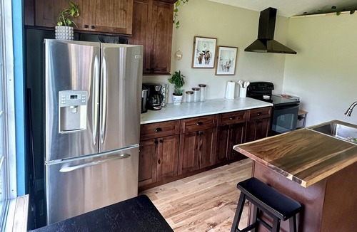 McArthur Cabin | StarGazer 2.0 FARM cottage, just 20 mins to hocking hills. w/fast internet