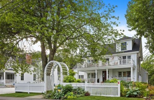 Cape Porpoise Apartment | Stars And Stripes