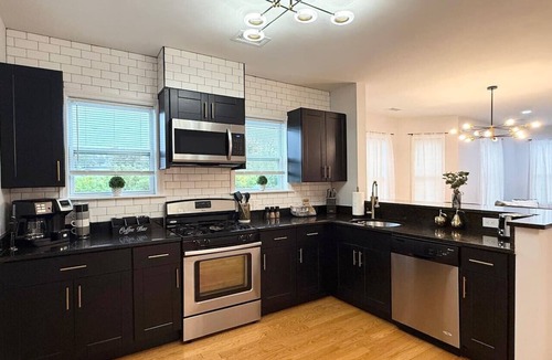 Lowell Apartment | Stay in Lowell - 3 bedroom with master suite