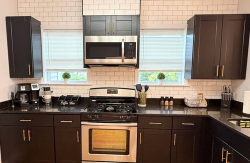 Lowell Apartment | Stay in Lowell - 3 bedroom with master suite