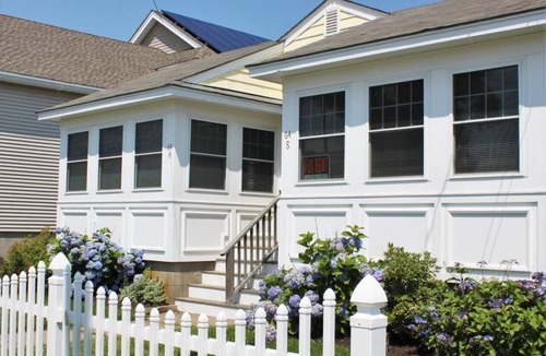 Old Lyme Cottage | Stay just steps away from a beautiful private beach in Old Lyme!