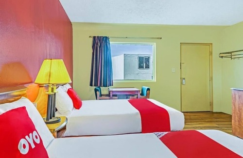 North Lima Hotel | Stay near Botanical Gardens with Pet-Friendly Room and Parking