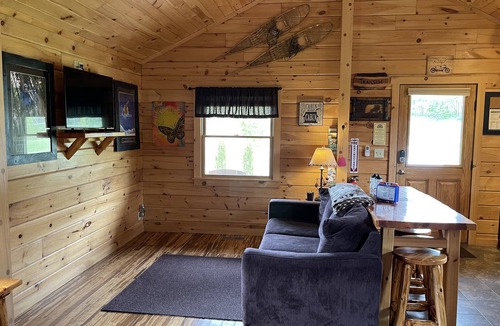East Burke Cabin | Stay on Kingdom Trails in an efficiency one-bedroom cabin!