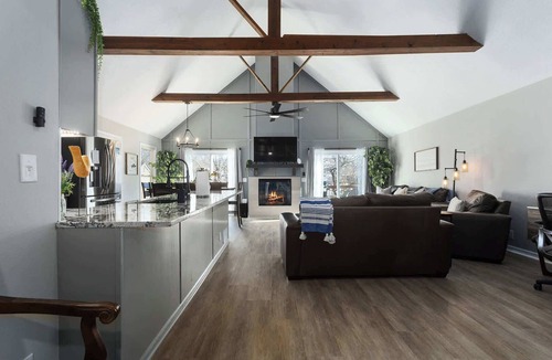 New Century House | Stay on the Lake Sleeps 11 Private Dock MAJOR INTERNATIONAL SPORTING EVENT 26!
