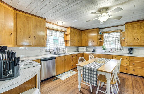 Davisville House | Stay & Play: West Virginia Country Home!