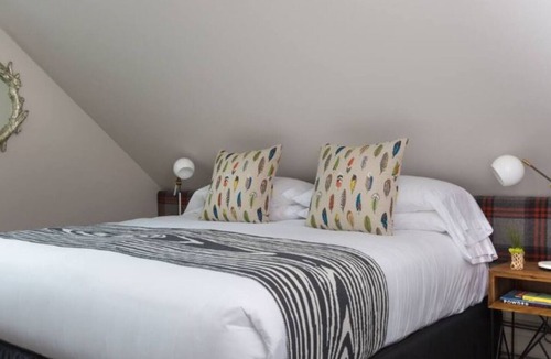 Stowe Area Hotel | Stay Steps from It All – Trails, Restaurants & Shops from This Cozy Lodge