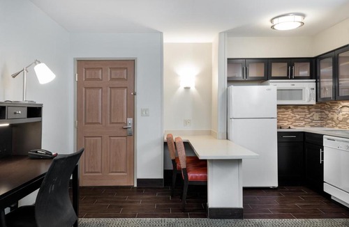 Chantilly Hotel | Staybridge Suites Chantilly Dulles Airport by IHG