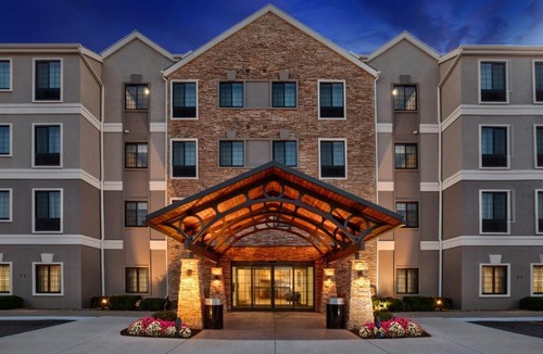 Omaha Hotel | Staybridge Suites Omaha 80th and Dodge by IHG