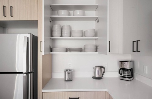 Lower Washington - Mount Hope Apartment | Stellar Roslindale 2BR w/Gym & W/D, walk to T stop, by Blueground