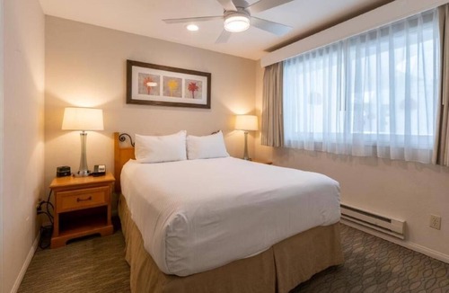 San Clemente Hotel | Steps away from the beach! Fully Equipped Kitchen & Free Parking!