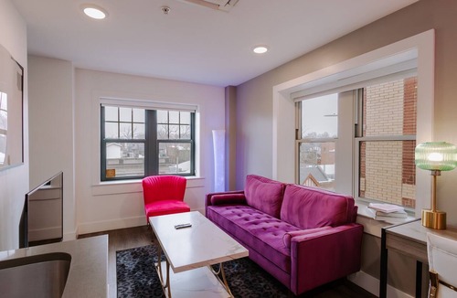 Hanover Place Apartment | Steps from KC Streetcar - The Fountain