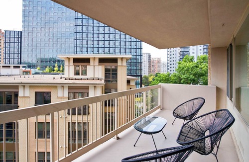 Aurora Highlands Apartment | Steps from Metro & Pentagon City Mall