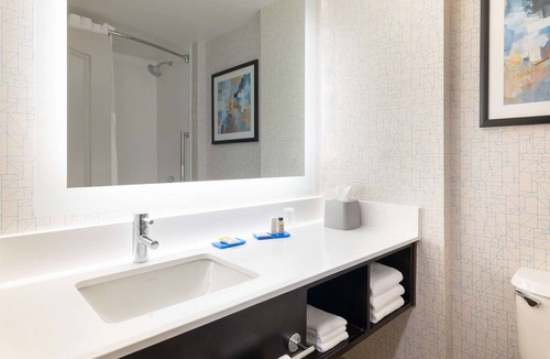 East Cambridge Hotel | Steps to Cambridge Crossing | Free Breakfast