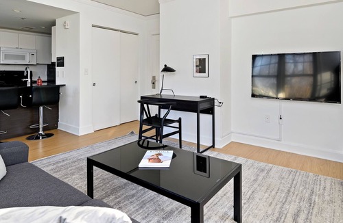 Midtown - Westport Apartment | Steps to Shops, Eats | Easy Access + W&D | Zencity