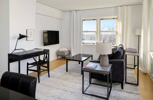 Midtown - Westport Apartment | Steps to Shops, Eats | Easy Access + W&D | Zencity